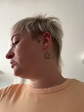 Snapshot of Rozendefotz chatting on 10-06-25, 07:17 Rozendefotz online show from 10-06-25, 07:17