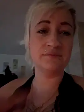 Snapshot of Rozendefotz chatting on 10-21-25, 05:52 Rozendefotz online show from 10-21-25, 05:52