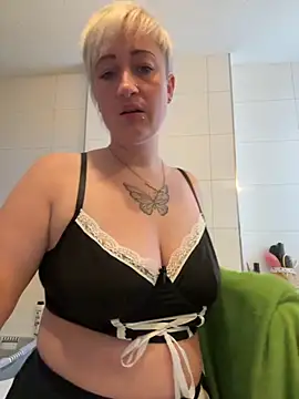 Snapshot of Rozendefotz chatting on 11-04-25, 07:07 Rozendefotz online show from 11-04-25, 07:07