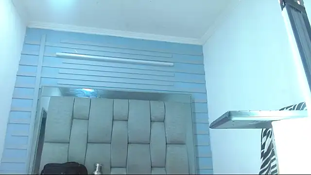 Snapshot of Valentin_Gray chatting on 09-18-25, 12:51 Valentin Gray online show from 09-18-25, 12:51