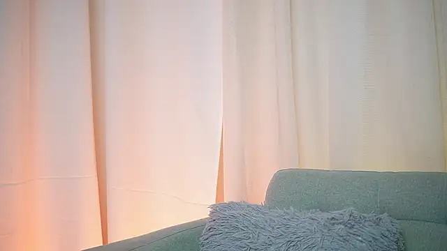 KendalDubai online show from 11-11-25, 08:42