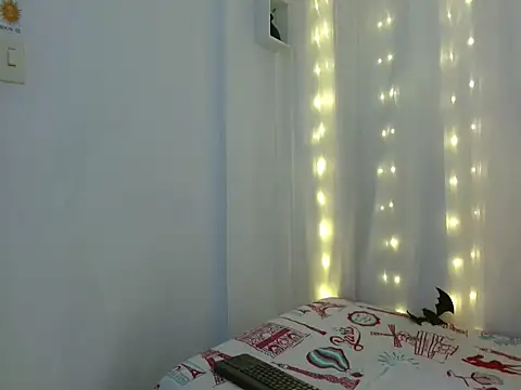 NoraParkeer online show from 10-28-25, 07:16