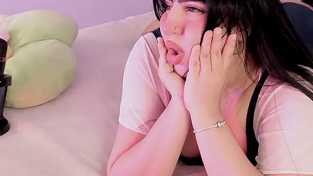 Snapshot of Camila_Matinez_ chatting on 09-15-25, 12:54 Camila Matinez online show from 09-15-25, 12:54