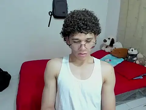 Snapshot of Tom_Blues chatting on 09-30-25, 12:32 Tom Blues online show from 09-30-25, 12:32