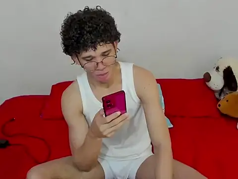 Snapshot of Tom_Blues chatting on 10-09-25, 02:04 Tom Blues online show from 10-09-25, 02:04