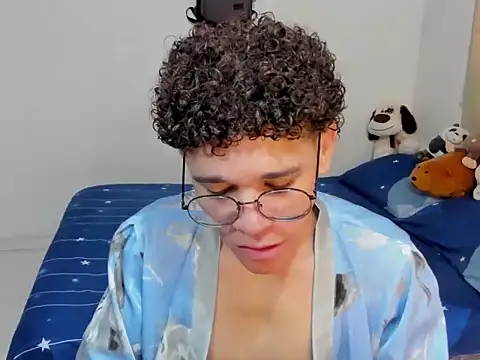 Snapshot of Tom_Blues chatting on 10-21-25, 02:40 Tom Blues online show from 10-21-25, 02:40