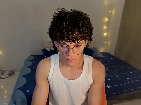 Snapshot of Tom_Blues chatting on 01-14-26, 12:33 Tom Blues online show from 01-14-26, 12:33