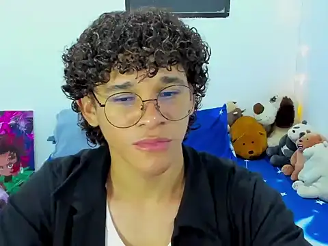 Snapshot of Tom_Blues chatting on 03-10-26, 11:54 Tom Blues online show from 03-10-26, 11:54