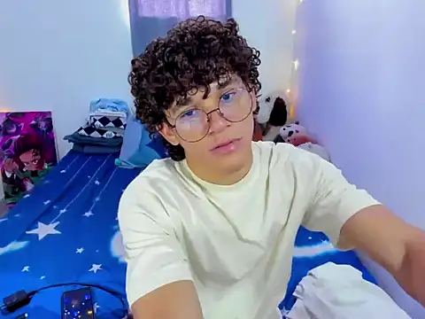 Snapshot of Tom_Blues chatting on 03-12-26, 09:21 Tom Blues online show from 03-12-26, 09:21