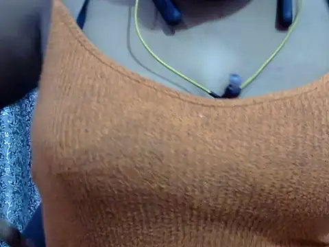 Snapshot of Rooshami_hot01 chatting on 09-21-25, 11:39 Rooshami hot01 online show from 09-21-25, 11:39