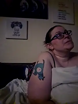 Snapshot of Yamiko42 chatting on 04-13-26, 01:27 Yamiko42 online show from 04-13-26, 01:27