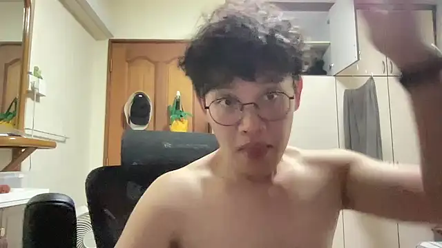 Snapshot of Passionatetwink2 chatting on 01-17-26, 04:11 Passionatetwink2 online show from 01-17-26, 04:11