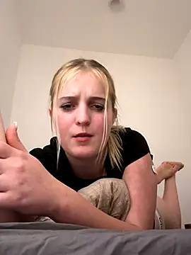 DieBlondeHannah online show from 09-14-25, 06:07
