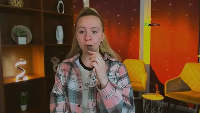 mila glow1 online show from 05-02-26, 06:46