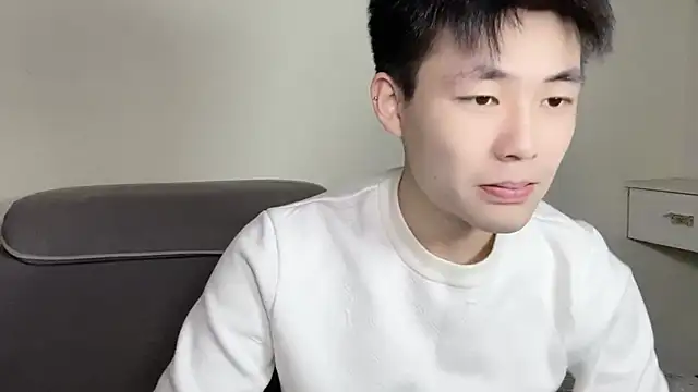 Snapshot of xiaoyang5200 chatting on 10-28-25, 02:53 xiaoyang5200 online show from 10-28-25, 02:53