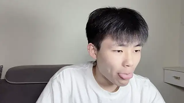 Snapshot of xiaoyang5200 chatting on 10-31-25, 02:29 xiaoyang5200 online show from 10-31-25, 02:29