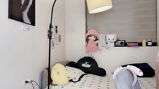 MaiLiiil online show from 12-17-25, 02:45