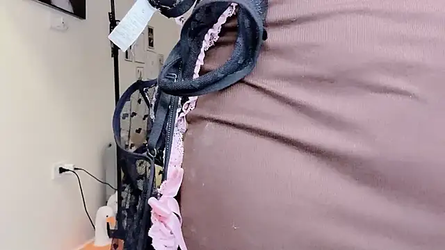 MaiLiiil online show from 12-18-25, 03:29