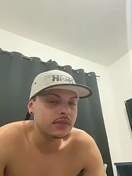 Snapshot of alemaolucca chatting on 10-17-25, 03:53 alemaolucca online show from 10-17-25, 03:53