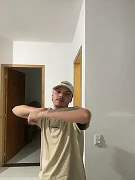 Snapshot of alemaolucca chatting on 10-20-25, 07:20 alemaolucca online show from 10-20-25, 07:20