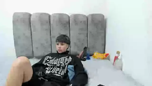 Bruno Cruzz online show from 04-18-26, 02:26