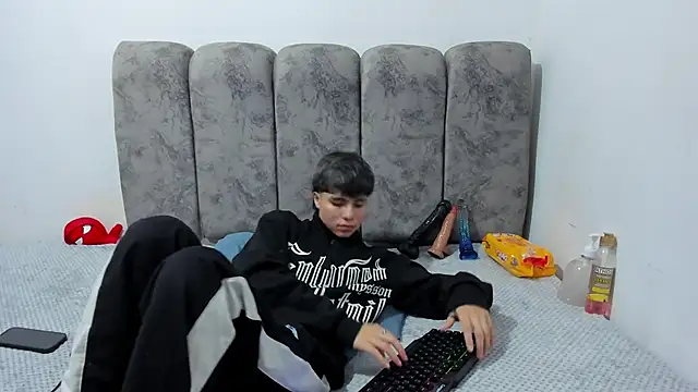Bruno Cruzz online show from 04-21-26, 02:51