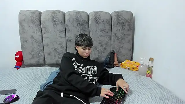 Bruno Cruzz online show from 05-12-26, 02:08