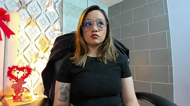 Sky Junne online show from 11-14-25, 05:44