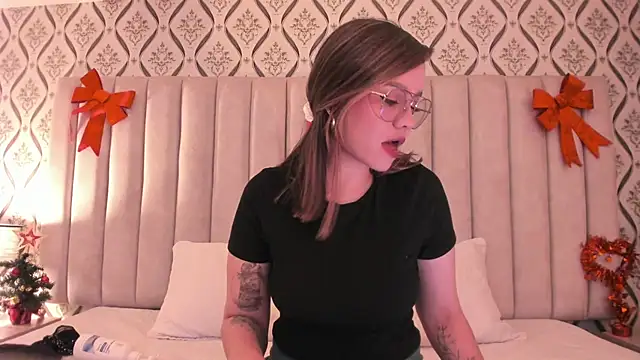 Sky Junne online show from 11-30-25, 06:12