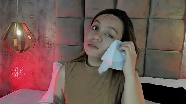 Sky Junne online show from 01-18-26, 05:39