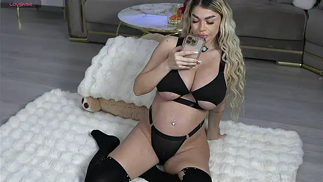 Snapshot of Ellyxxxelly chatting on 10-13-25, 04:51 Ellyxxxelly online show from 10-13-25, 04:51