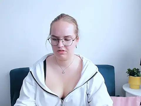 Snapshot of AliceCrazy69 chatting on 10-25-25, 08:55 AliceCrazy69 online show from 10-25-25, 08:55