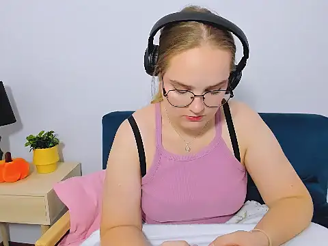 Snapshot of AliceCrazy69 chatting on 11-04-25, 12:04 AliceCrazy69 online show from 11-04-25, 12:04