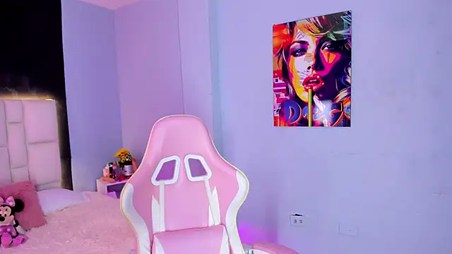 Snapshot of SammyRose_ chatting on 10-14-25, 07:03 SammyRose online show from 10-14-25, 07:03