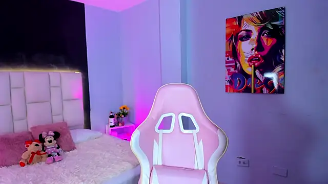 Snapshot of SammyRose_ chatting on 10-15-25, 07:14 SammyRose online show from 10-15-25, 07:14