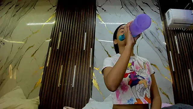 VictoriaDuart online show from 10-20-25, 07:58