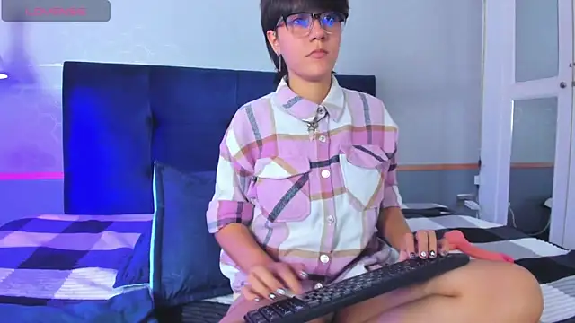 Tsuki Maru online show from 10-06-25, 08:17