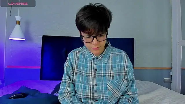 Tsuki Maru online show from 11-04-25, 01:32