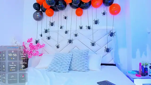 Snapshot of chloemonroe_ chatting on 10-21-25, 12:44 chloemonroe  online show from 10-21-25, 12:44