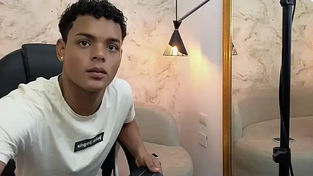 Valentino Thompson online show from 09-18-25, 07:38