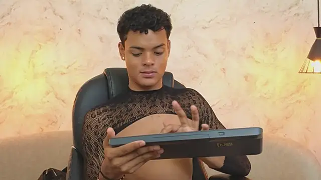 Valentino Thompson online show from 09-20-25, 07:59