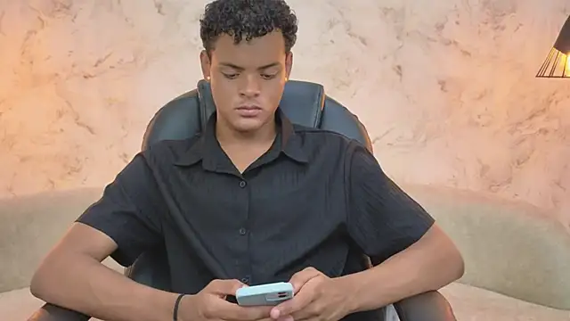 Valentino Thompson online show from 09-29-25, 08:13