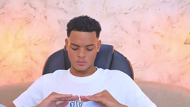 Valentino Thompson online show from 10-28-25, 08:44