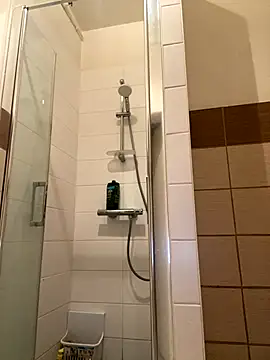 Snapshot of KE6FRAN7 chatting on 09-10-25, 10:10 KE6FRAN7 online show from 09-10-25, 10:10