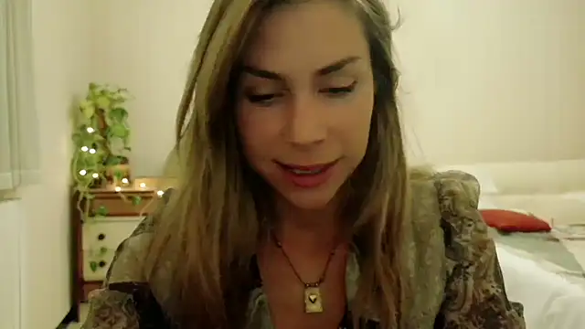 Snapshot of wonderalice31 chatting on 09-30-25, 06:57 wonderalice31 online show from 09-30-25, 06:57