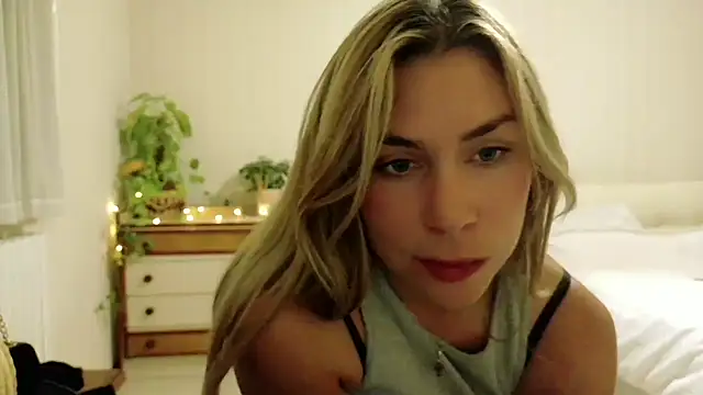 Snapshot of wonderalice31 chatting on 11-09-25, 08:40 wonderalice31 online show from 11-09-25, 08:40