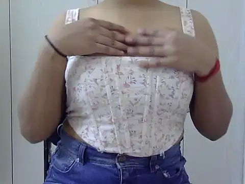 Snapshot of Iam_Riya chatting on 10-15-25, 05:18 Iam Riya online show from 10-15-25, 05:18