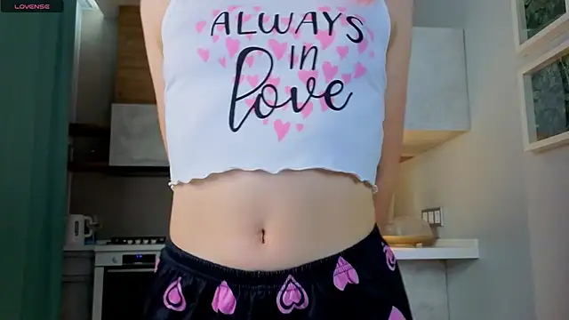 Snapshot of JuliannaWenger chatting on 10-21-25, 04:30 JuliannaWenger online show from 10-21-25, 04:30