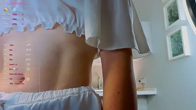 Snapshot of JuliannaWenger chatting on 10-22-25, 04:18 JuliannaWenger online show from 10-22-25, 04:18