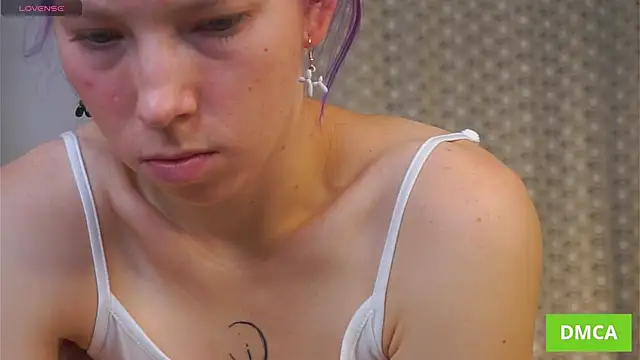 Snapshot of JuliannaWenger chatting on 10-27-25, 04:11 JuliannaWenger online show from 10-27-25, 04:11